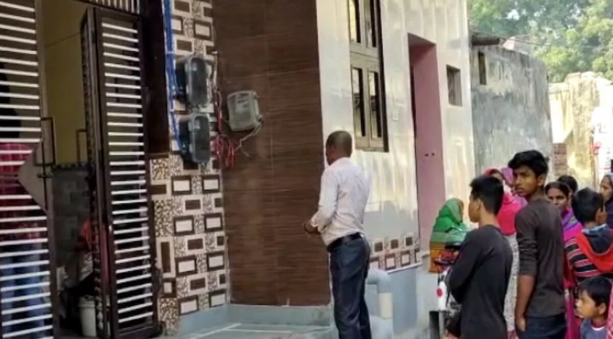 दिल्ली के एक घर में 4 लाशें मिलने से सनसनी, आत्महत्या या हत्या ?
शुरुआती जांच में आत्महत्या का शक, CrimeTak