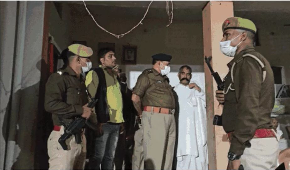 छठ पर पत्नी ने मांगी साड़ी, पति ने दी गोली... छठ पर पत्नी ने मांगी साड़ी, पति ने दी गोली...