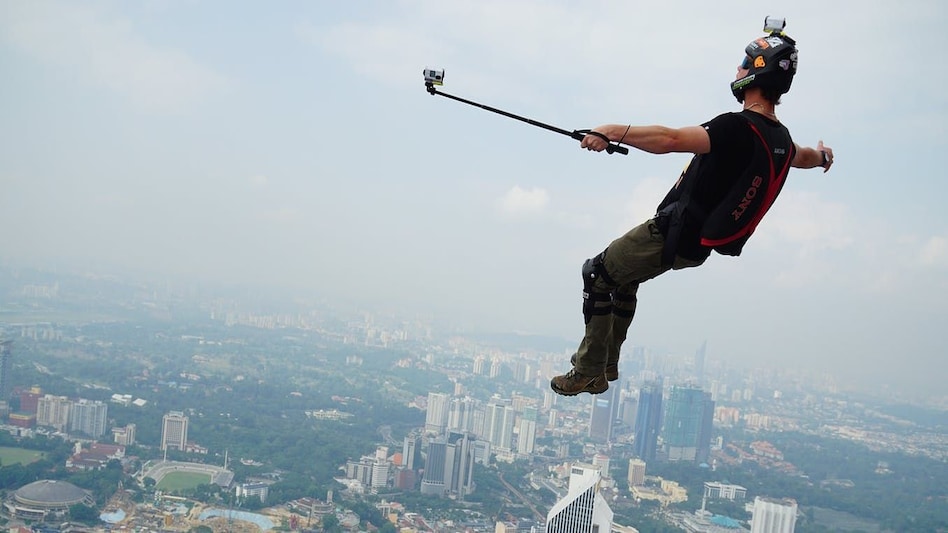 ब्लॉगर को पकड़कर चीनी पुलिस ने जेल में किया बंद, सैनिकों की कब्र के साथ कर रहा था ये हरकत ब्लॉगर को पकड़कर चीनी पुलिस ने जेल में किया बंद, सैनिकों की कब्र के साथ कर रहा था ये हरकत