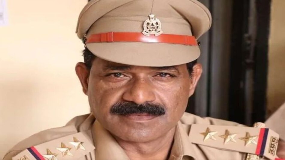 दूसरी महिला के साथ होटल में रंगरलियां मना रहा था इंस्पेक्टर !
बीबी ने दबोचा रंगे हाथ तो मचा बवाल दूसरी महिला के साथ होटल में रंगरलियां मना रहा था इंस्पेक्टर !बीबी ने दबोचा रंगे हाथ तो मचा बवाल