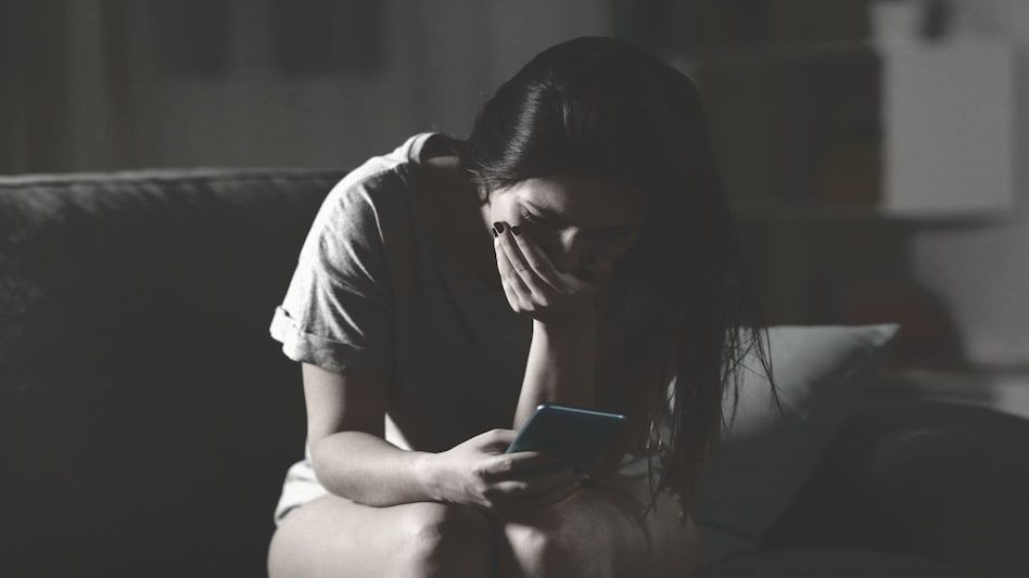 FB पर की तालिबान पर कमेंट, तो Porn Site पर डाल दिया लड़की का नंबर, फोन कर लोग कर रहे गंदी बातें FB पर की तालिबान पर कमेंट, तो Porn Site पर डाल दिया लड़की का नंबर, फोन कर लोग कर रहे गंदी बातें