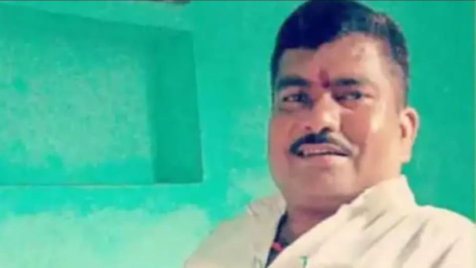 Bihar: नवनिर्वाचित मुखिया की गोली मारकर हत्या, एंबुलेंस से आए थे बदमाश Bihar: नवनिर्वाचित मुखिया की गोली मारकर हत्या, एंबुलेंस से आए थे बदमाश