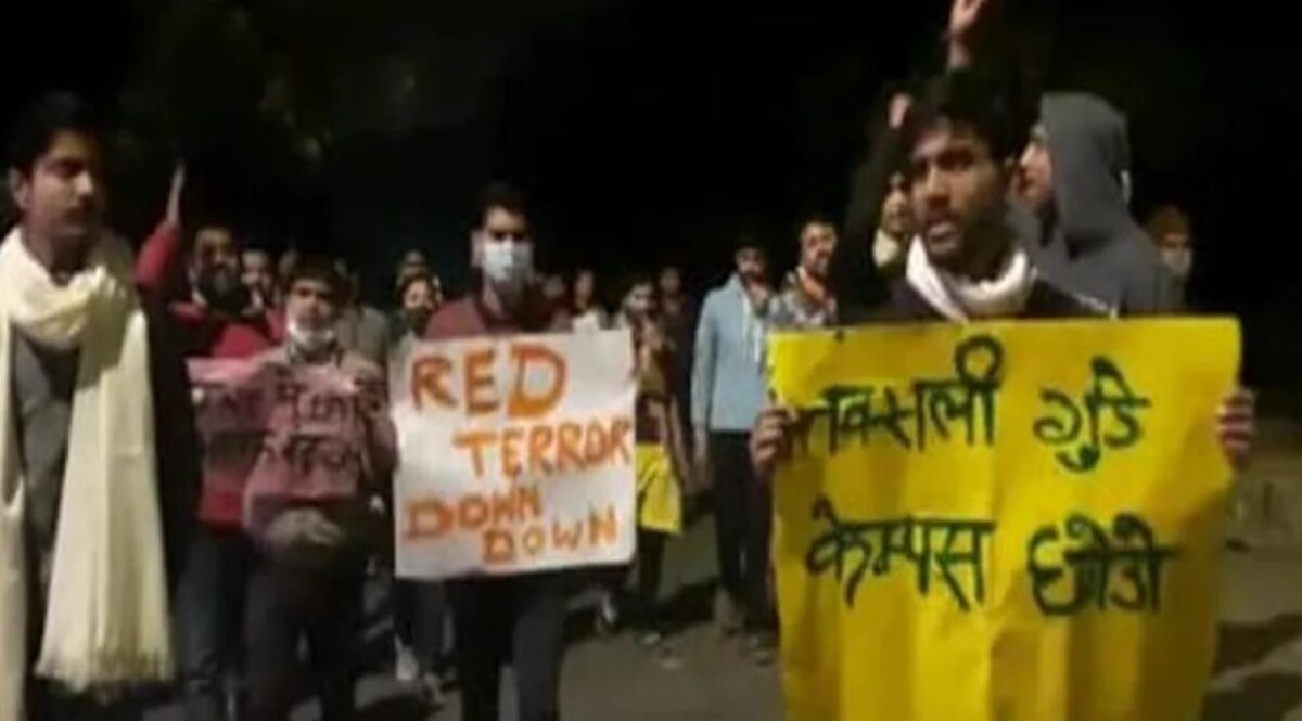 JNU में LEFT-RIGHT फिर भिड़े ,
छात्र संगठन ABVP ने AISA नेताओं पर लगाया मारपीट का आरोप, कई घायल CrimeTak
