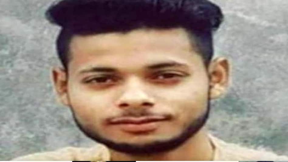 कासगंज : पुलिस हिरासत में लड़के की रहस्यमयी मौत,
ढाई फीट के नल से 5 फीट 6 इंच के लड़के ने कैसे लगाया फंदा ? कासगंज : पुलिस हिरासत में लड़के की रहस्यमयी मौत,ढाई फीट के नल से 5 फीट 6 इंच के लड़के ने कैसे लगा...
