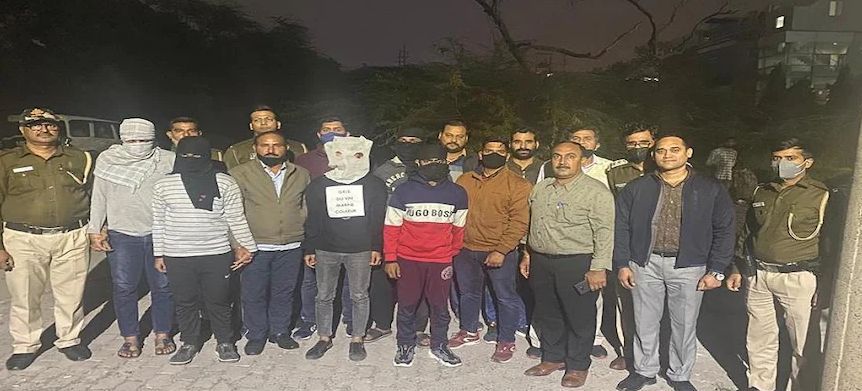 कोड नंबर 1, 2, 3, 4 और 5 ने किया मर्डर !
दिल्ली डबल मर्डर केस : पहली बार की वारदात, कोड नेम था 1, 2, 3, 4 और 5 CrimeTak