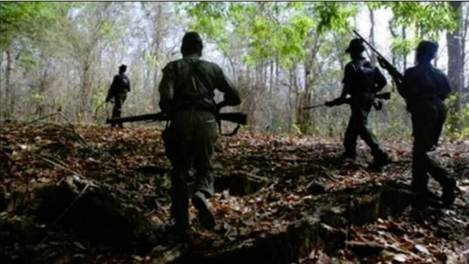 गढ़चिरौली एनकाउंटर में 50 लाख का इनामी नक्सली मिलिंद तेलतुंबडे मारा गया, 26 नक्सली ढेर गढ़चिरौली एनकाउंटर में 50 लाख का इनामी नक्सली मिलिंद तेलतुंबडे मारा गया, 26 नक्सली ढेर