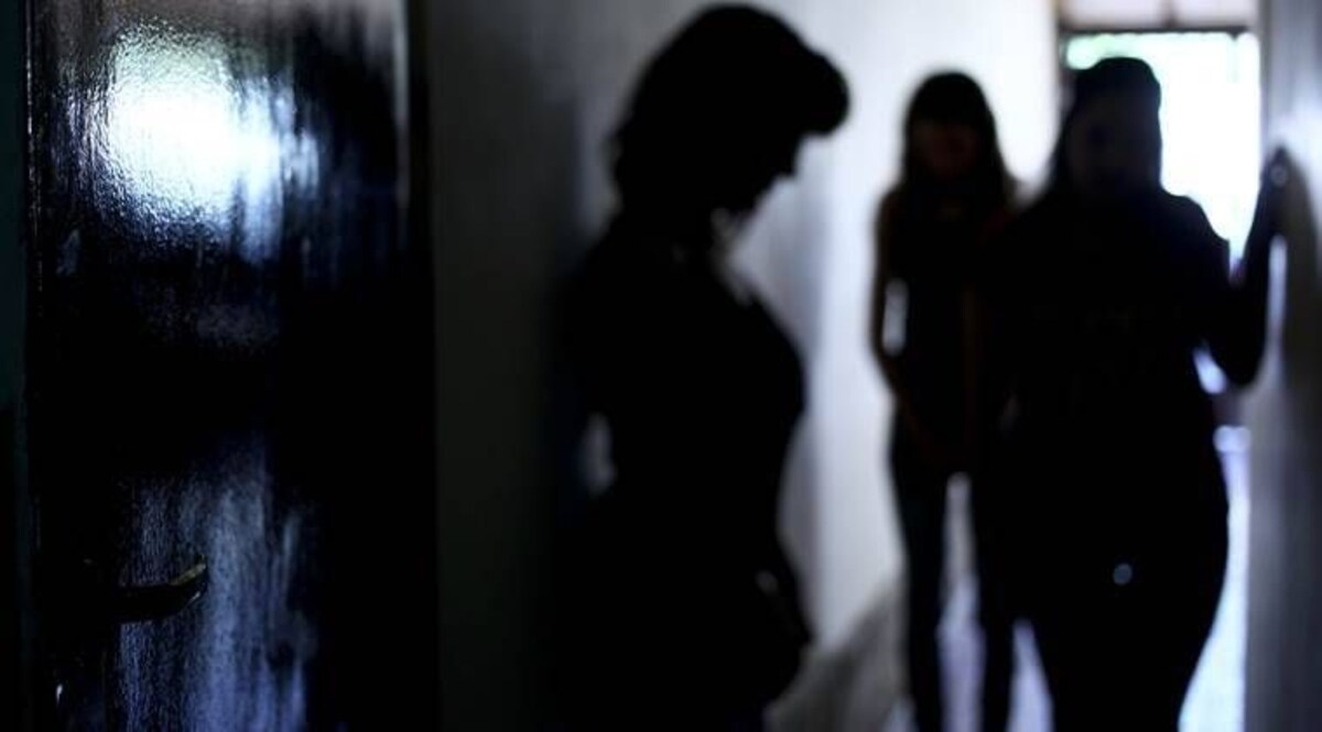 सियासत की आड़ में SEX का धंधा! पकड़ी गई इस बड़ी सियासी पार्टी की बड़ी नेता CrimeTak