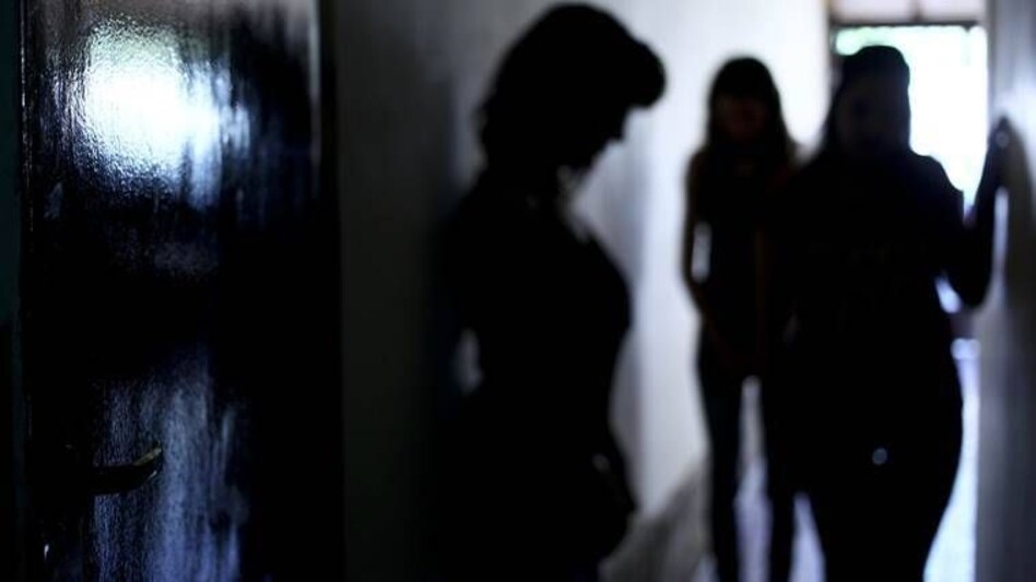 सियासत की आड़ में SEX का धंधा! पकड़ी गई इस बड़ी सियासी पार्टी की बड़ी नेता सियासत की आड़ में SEX का धंधा! पकड़ी गई इस बड़ी सियासी पार्टी की बड़ी नेता