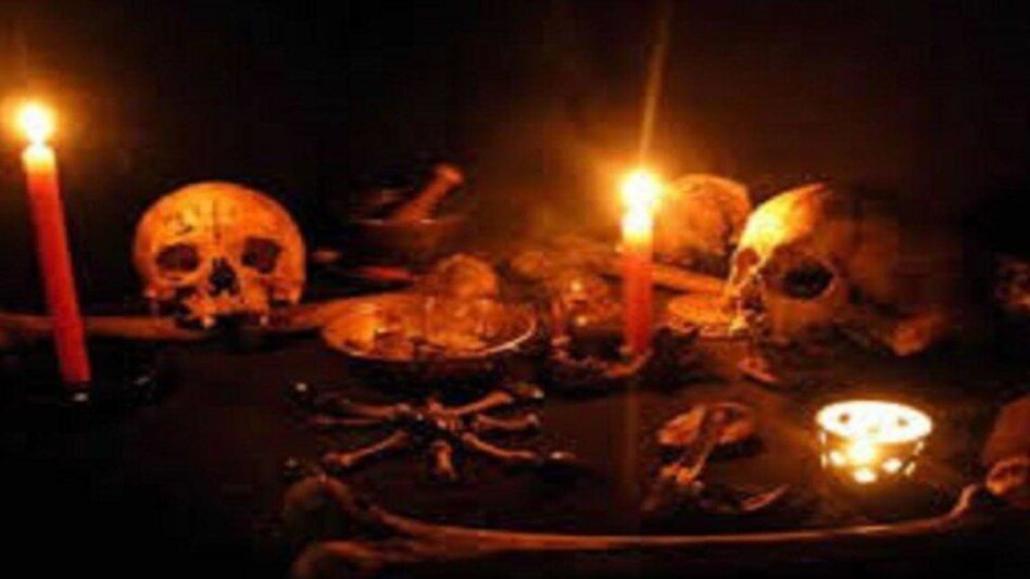 8 बच्चे मर गए तो लिया तंत्र-मंत्र का सहारा !
मेरठ: तंत्र-मंत्र और अंधविश्वास के चलते सगी ताई ने ही दे डाली 5 साल के मासूम की बलि 8 बच्चे मर गए तो लिया तंत्र-मंत्र का सहारा !मेरठ: तंत्र-मंत्र और अंधविश्वास के चलते सगी ताई ने ही...