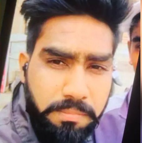 जोधपुर : शादी से 15 दिन पहले दोस्त की गर्लफ्रेंड के साथ भाग गया दूल्हा,
दुल्हन ने थाने में जड़ा थप्पड़ जोधपुर : शादी से 15 दिन पहले दोस्त की गर्लफ्रेंड के साथ भाग गया दूल्हा, दुल्हन ने थाने में जड़ा थ...