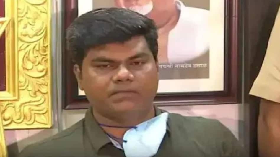 ड्रग्स केस: गवाह प्रभाकर सैल ने कहा - उगाही में समीर वानखेड़े भी हैं शामिल,
प्रभाकर ने वानखेड़े पर गंभीर आरोप लगाए थे ड्रग्स केस: गवाह प्रभाकर सैल ने कहा - उगाही में समीर वानखेड़े भी हैं शामिल,प्रभाकर ने वानखेड़े पर...