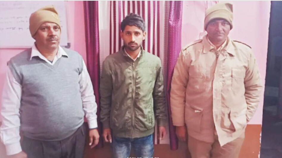 ऐसा बदमाश जो लड़की बनकर बिछाता था 'हुस्न का जाल', फिर करता था ठगी, गिरफ्तार ऐसा बदमाश जो लड़की बनकर बिछाता था 'हुस्न का जाल', फिर करता था ठगी, गिरफ्तार