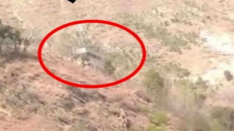 LOC पर पाकिस्तान ने 'बंकर' बनाया फिर हटाया ! देखे वीडियो भी LOC पर पाकिस्तान ने 'बंकर' बनाया फिर हटाया ! देखे वीडियो भी