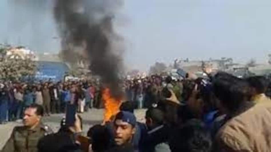 द बर्निंग मैन! पैगंबर साहब के अपमान पर पाक में श्रीलंकाई मैनेजर को ज़िंदा जलाया द बर्निंग मैन! पैगंबर साहब के अपमान पर पाक में श्रीलंकाई मैनेजर को ज़िंदा जलाया