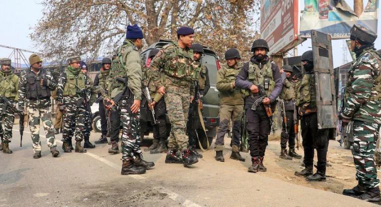 J-K : जिंदा पकड़े गए 2 आतंकियों के पास मिला 'मेड इन चाइना' ग्रेनेड,
अब चीनी गोला-बारूद का हो रहा है इस्तेमाल ! J-K : जिंदा पकड़े गए 2 आतंकियों के पास मिला 'मेड इन चाइना' ग्रेनेड,अब चीनी गोला-बारूद का हो रहा ह...