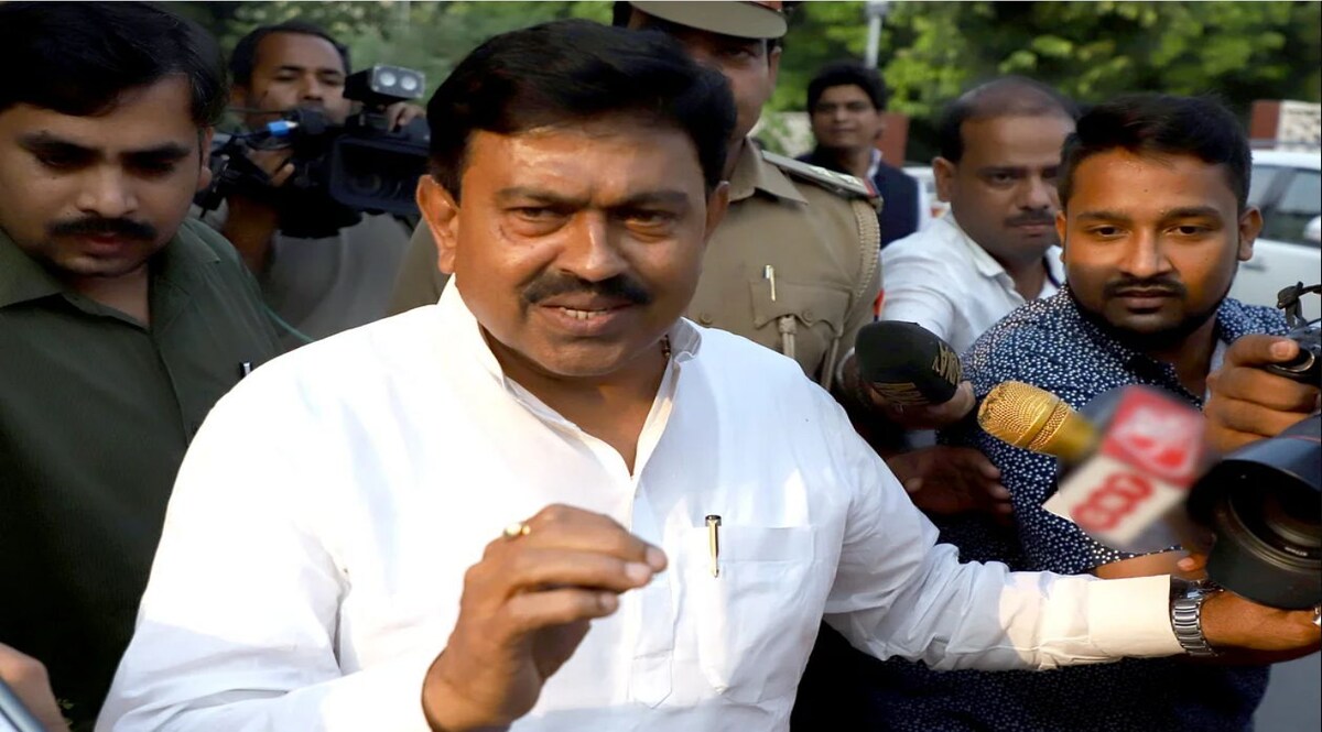 गृह राज्य मंत्री अजय मिश्रा ने पत्रकारों को दी गाली- बोले 'दिमाग खराब है, सा#@$ CrimeTak