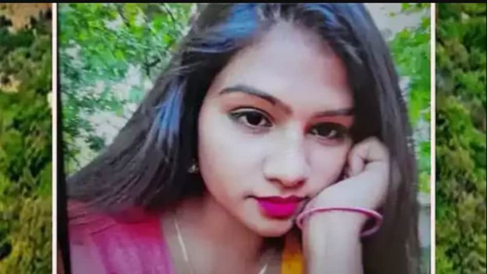 पंखे से लटककर डॉक्टर ने दी जान, सुसाइड नोट में लिखा ‘I LOVE YOU’ पंखे से लटककर डॉक्टर ने दी जान, सुसाइड नोट में लिखा ‘I LOVE YOU’