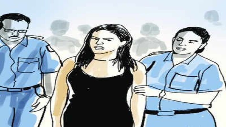 रंगरलियां मनाते पकड़ी गई पत्नी तो फोड़ दिया पति का सिर रंगरलियां मनाते पकड़ी गई पत्नी तो फोड़ दिया पति का सिर