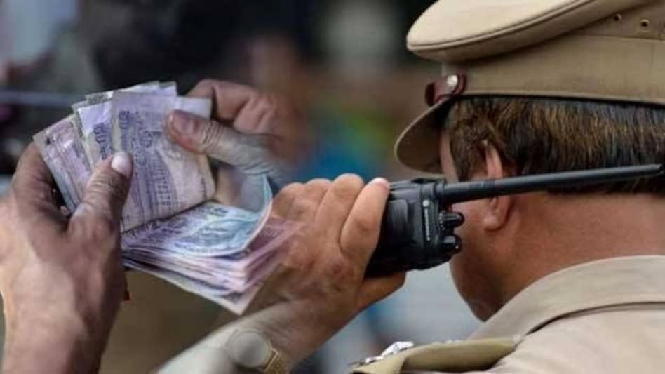 बिक गई कानपुर पुलिस? गैंगरेप के ऑन ड्यूटी आरोपी को बता दिया फरार! बिक गई कानपुर पुलिस? गैंगरेप के ऑन ड्यूटी आरोपी को बता दिया फरार!