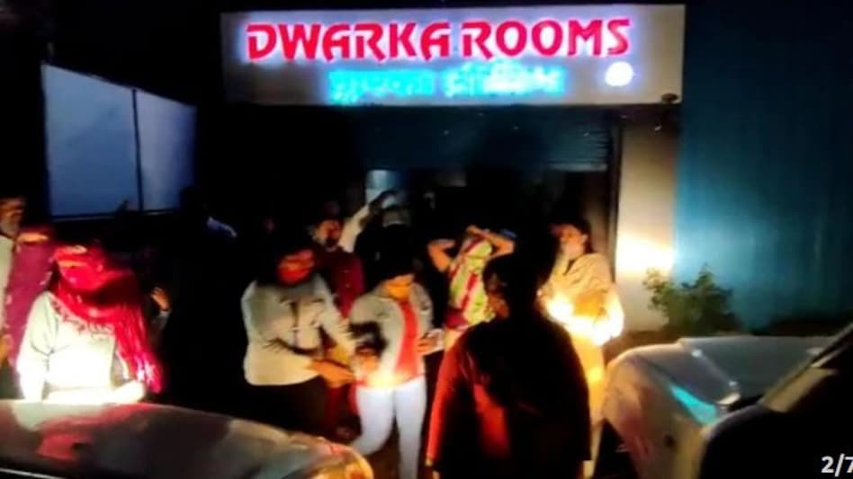 लॉज में चल रहा थी 'गंदी बात'! पुलिस ने पहुंचकर बिगाड़ा खेल, बड़े सेक्स रैकेट का खुलासा लॉज में चल रहा थी 'गंदी बात'! पुलिस ने पहुंचकर बिगाड़ा खेल, बड़े सेक्स रैकेट का खुलासा