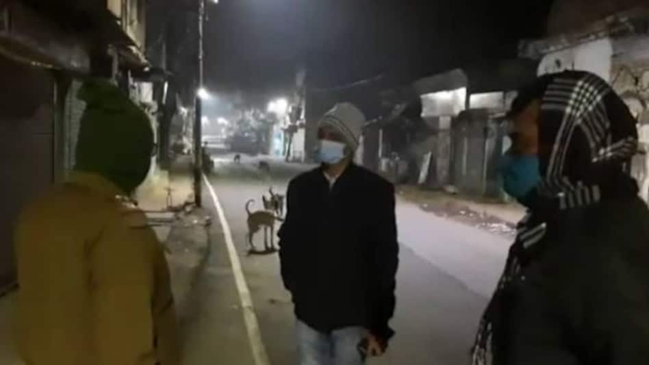वायरल वीडियो: साहब ग़लती से 'बलंडर' हो गया! दारोगा ने SSP को ही हड़का दिया, फिर हुआ जमकर तमाशा वायरल वीडियो: साहब ग़लती से 'बलंडर' हो गया! दारोगा ने SSP को ही हड़का दिया, फिर हुआ जमकर तमाशा
