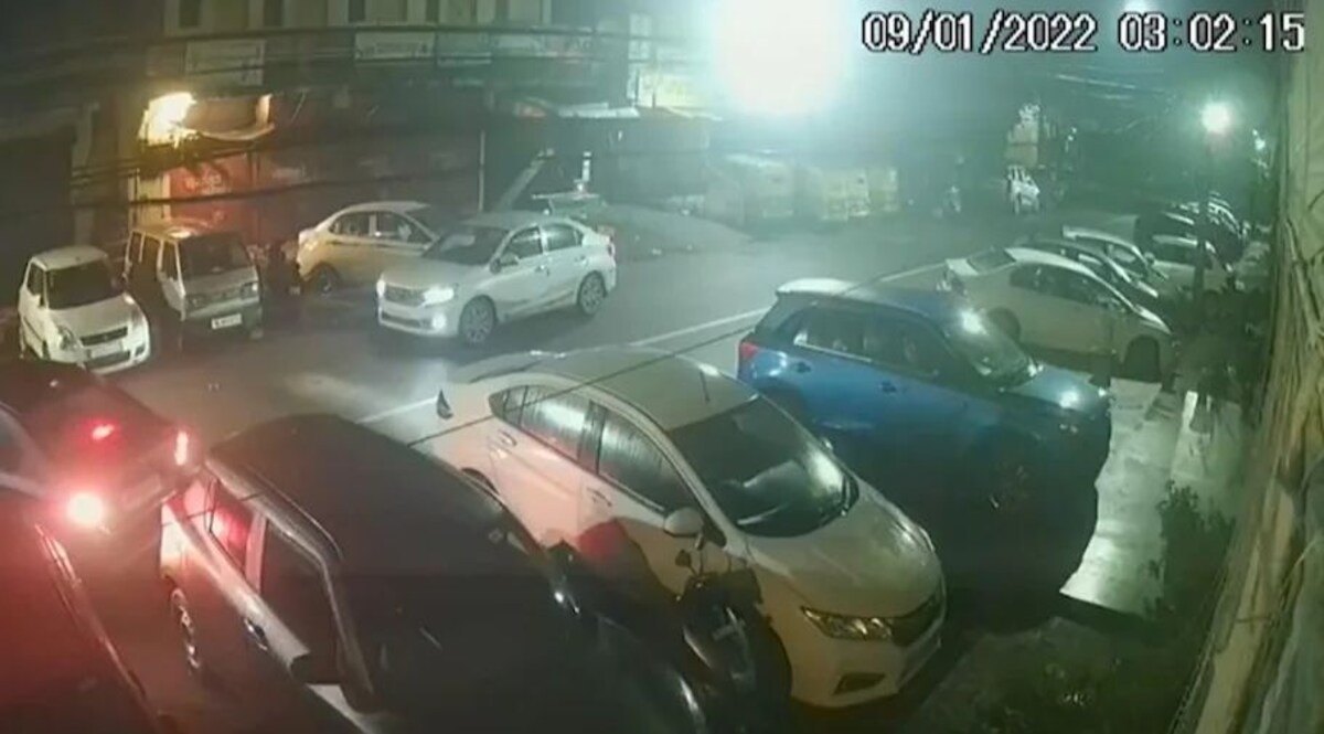 एक ही इलाका, एक ही वक्त और एक ही कार बार-बार चोरी... CrimeTak