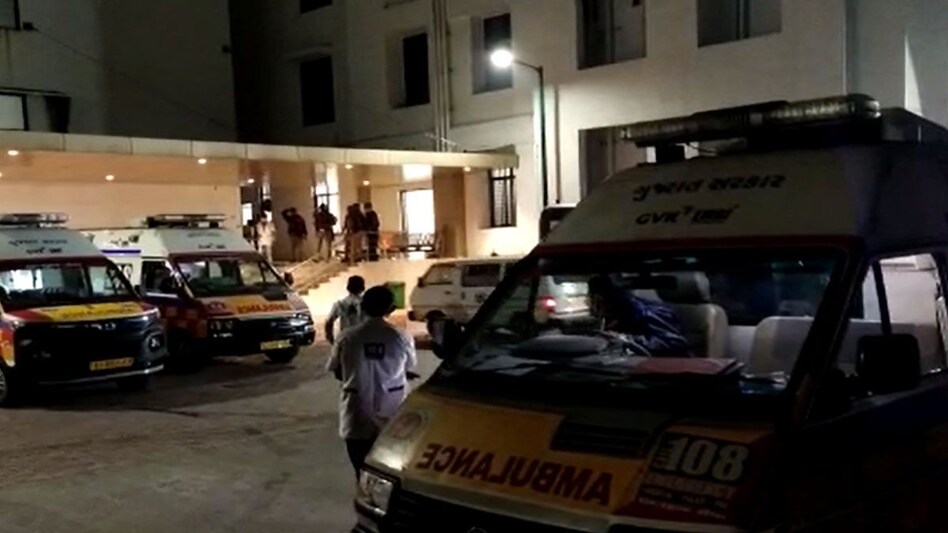 केमिकल टैंकर के रिसाव से 6 लोगों ने जान गवाई, मौत से जंग लड़ रहे हैं 22 लोग केमिकल टैंकर के रिसाव से 6 लोगों ने जान गवाई, मौत से जंग लड़ रहे हैं 22 लोग