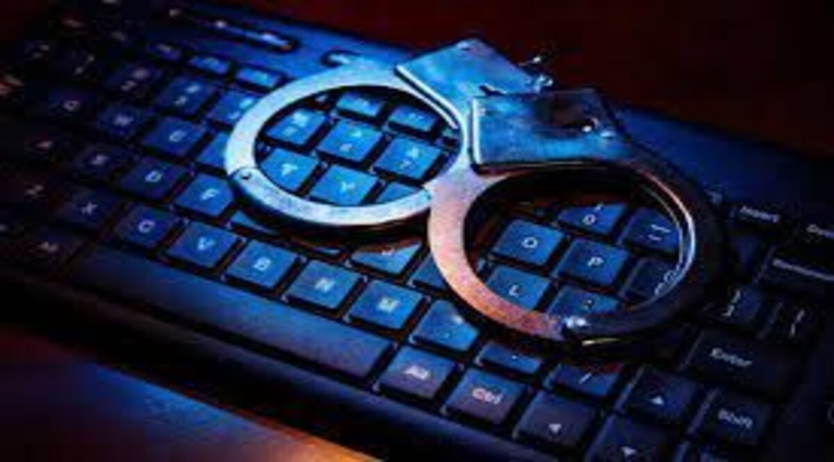 Delhi crime news: कोरोना की बूस्टर डोज़ के नाम पर ठगी, दिल्ली पुलिस ने वॉट्सऐप हैक करने वाला गिरोह पकड़ा CrimeTak