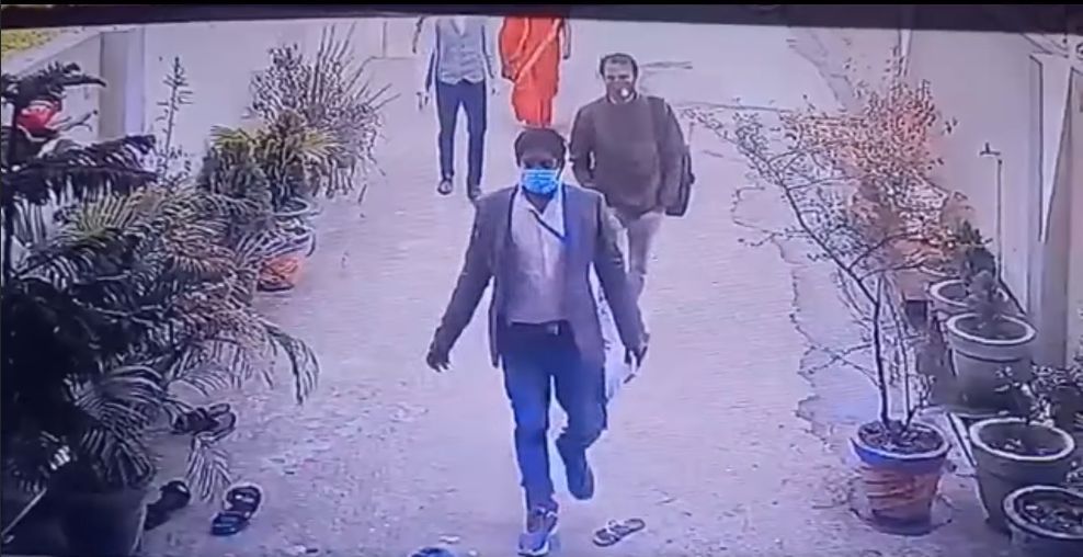 फर्जी IT अफसर ने मारा छापा, अक्षय कुमार की फिल्म 'स्पेशल 26' की तरह बिहार में ठगी फर्जी IT अफसर ने मारा छापा, अक्षय कुमार की फिल्म 'स्पेशल 26' की तरह बिहार में ठगी