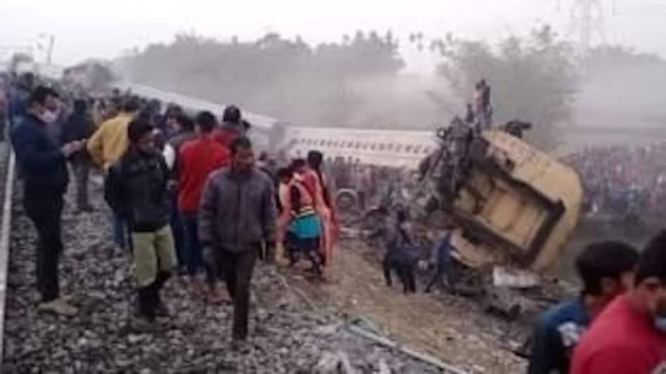 Train Accident : ट्रेन हादसे में अब तक 5 की मौत, कुल 1200 यात्री थे सवार, हेल्पलाइन नंबर जारी Train Accident : ट्रेन हादसे में अब तक 5 की मौत, कुल 1200 यात्री थे सवार, हेल्पलाइन नंबर जारी