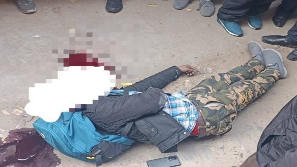 रेप पीड़िता बेटी का दुख नहीं देख पाए इस पिता ने कोर्ट के बाहर ही रेपिस्ट की गोली से उड़ा दी खोपड़ी रेप पीड़िता बेटी का दुख नहीं देख पाए इस पिता ने कोर्ट के बाहर ही रेपिस्ट की गोली से उड़ा दी खोपड़ी