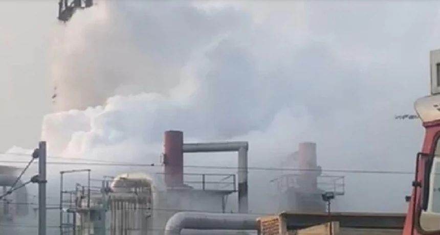 गुजरात के सूरत में गैस लीक,
दम घुटने से प्रिंटिंग मिल के 6 लोगों की मौत CrimeTak