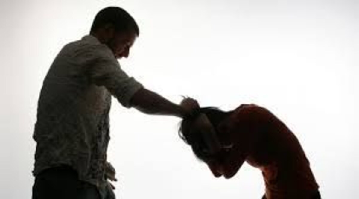 बेटा नहीं जन्म देने पर पति ने पत्नी के प्राइवेट पार्ट में रॉड डाल दी ! CrimeTak