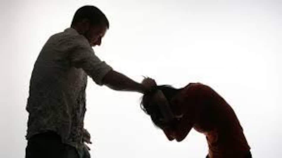 बेटा नहीं जन्म देने पर पति ने पत्नी के प्राइवेट पार्ट में रॉड डाल दी ! बेटा नहीं जन्म देने पर पति ने पत्नी के प्राइवेट पार्ट में रॉड डाल दी !