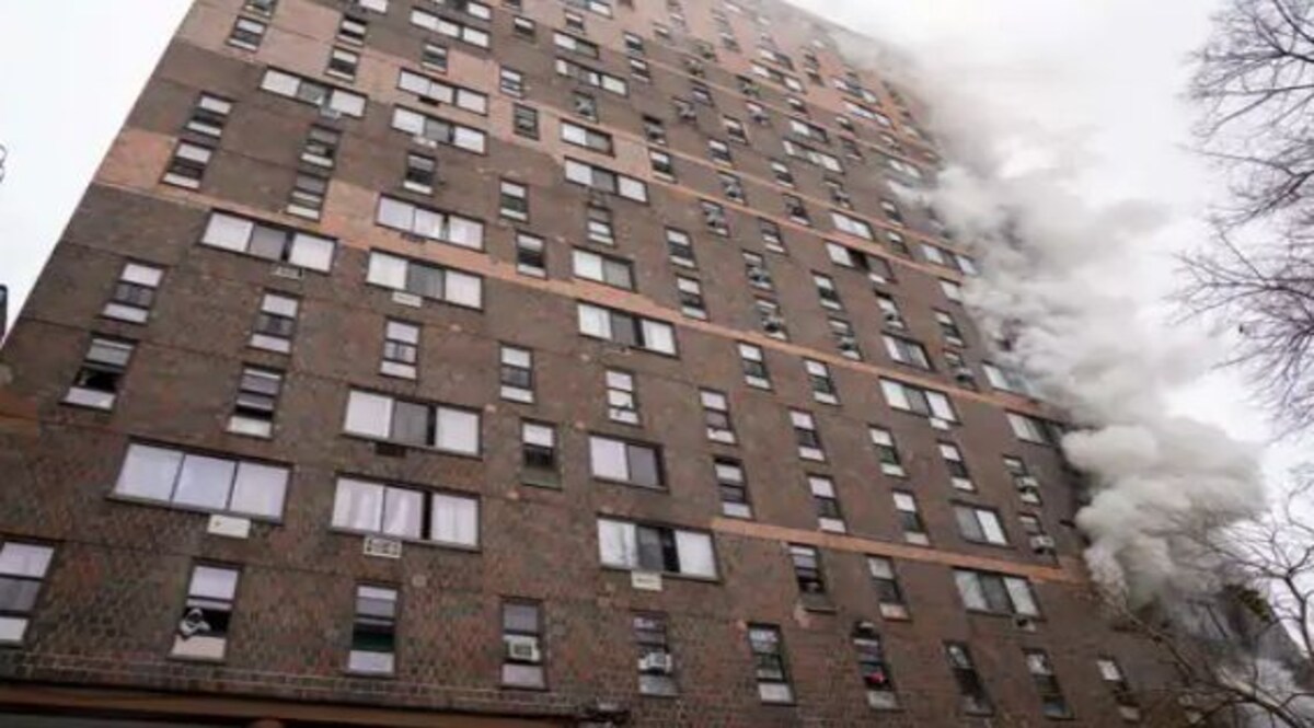 New York news : अपार्टमेंट में आग लगने से 9 बच्चोें समेत 19 जिंदगियां खत्म CrimeTak