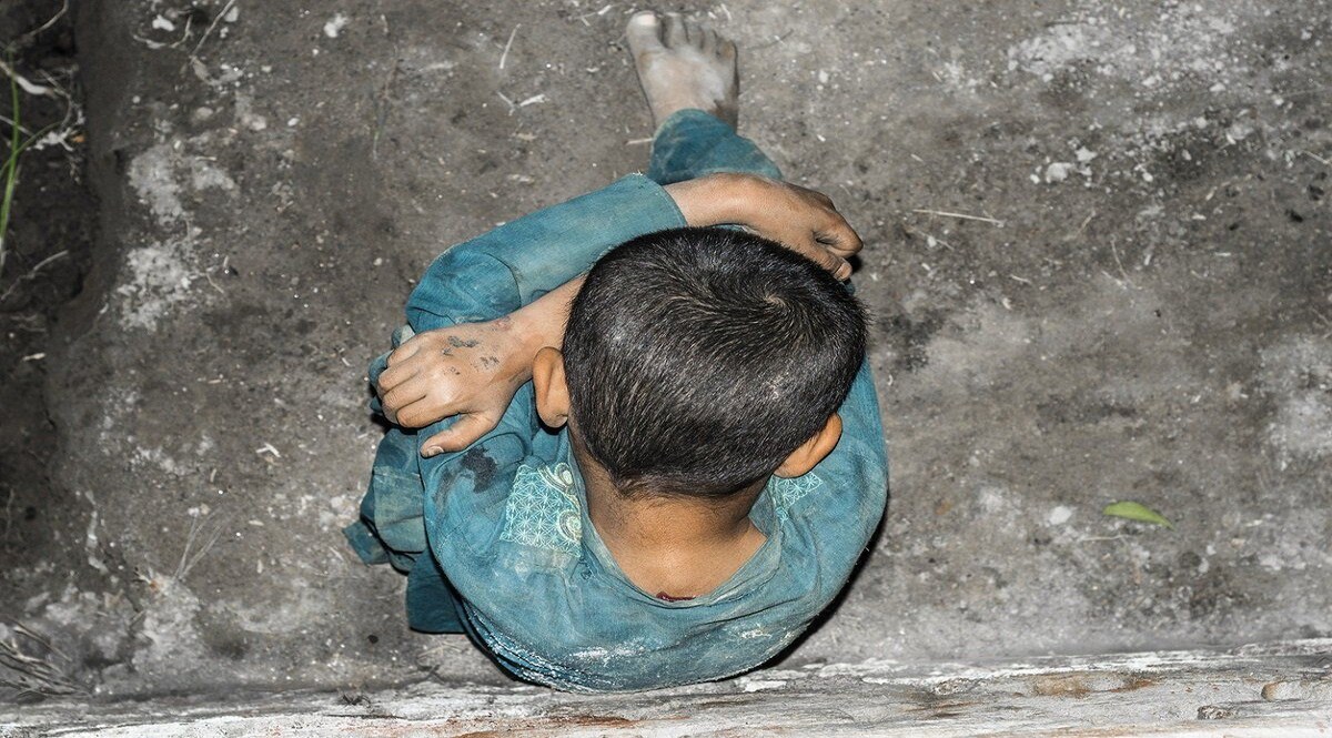 मासूम ने 'गलत तरीके' से सेक्स करने से मना किया, तो मासूम को ज़मीन में गाड़ा CrimeTak