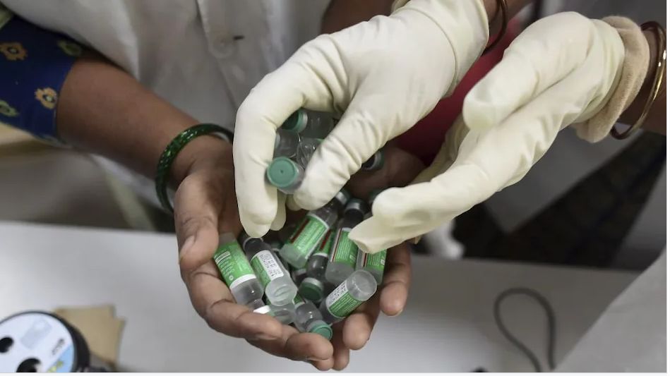 कोरोना वैक्सीन की 600 डोज़ चोरी, हैदराबाद के हेल्थ सेंटर में चोरों ने लगाई सेंध कोरोना वैक्सीन की 600 डोज़ चोरी, हैदराबाद के हेल्थ सेंटर में चोरों ने लगाई सेंध