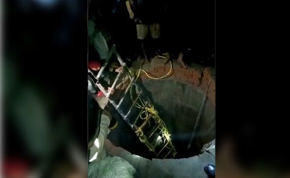 Kushinagar wedding tragedy video : यूपी के कुशीनगर में कुएं में गिरी महिलाएं और बच्चियां, 13 की मौत...
