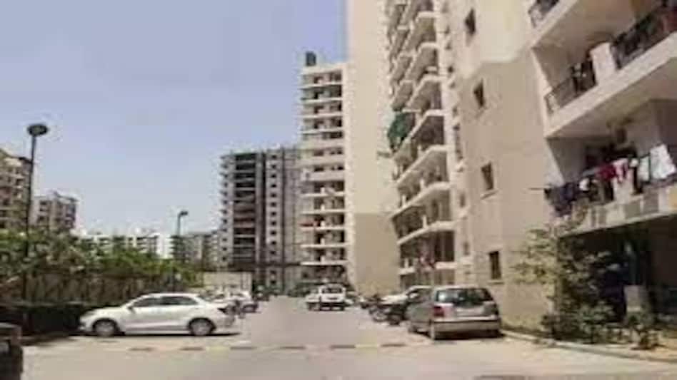 नोएडा : 16वीं मंजिल से गिरी 11 साल की बच्ची, दर्दनाक मौत नोएडा : 16वीं मंजिल से गिरी 11 साल की बच्ची, दर्दनाक मौत