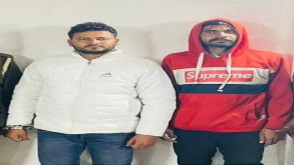 बड़ा खुलासा : ओवैसी की रेकी कर 3-4 बार हमले की हुई थी कोशिश, सेल्फी लेने वालों ने ऐसे बचाई थी जान बड़ा खुलासा : ओवैसी की रेकी कर 3-4 बार हमले की हुई थी कोशिश, सेल्फी लेने वालों ने ऐसे बचाई थी जान
