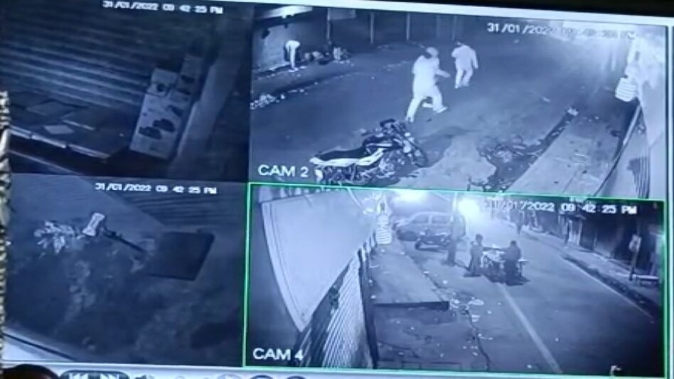 दिल्ली में रोड रेज में चली गोलियां, तीन लोग पहुँच गए अस्पताल दिल्ली में रोड रेज में चली गोलियां, तीन लोग पहुँच गए अस्पताल