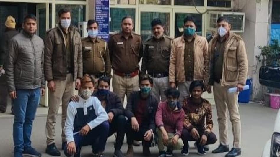 दिल्ली में हाजी मस्तान गैंग की फ्रेंचाइज़ी, 'हड्डी', 'मूंगफली' और 'पिस्टल' चला रहे थे मस्तान गैंग दिल्ली में हाजी मस्तान गैंग की फ्रेंचाइज़ी, 'हड्डी', 'मूंगफली' और 'पिस्टल' चला रहे थे मस्तान गैंग