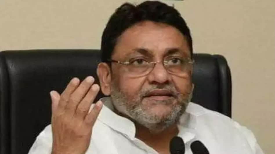 नवाब मलिक पर 'अंडरवर्ल्ड डॉन दाऊद' से रिश्ता रखने का आरोप नवाब मलिक पर 'अंडरवर्ल्ड डॉन दाऊद' से रिश्ता रखने का आरोप