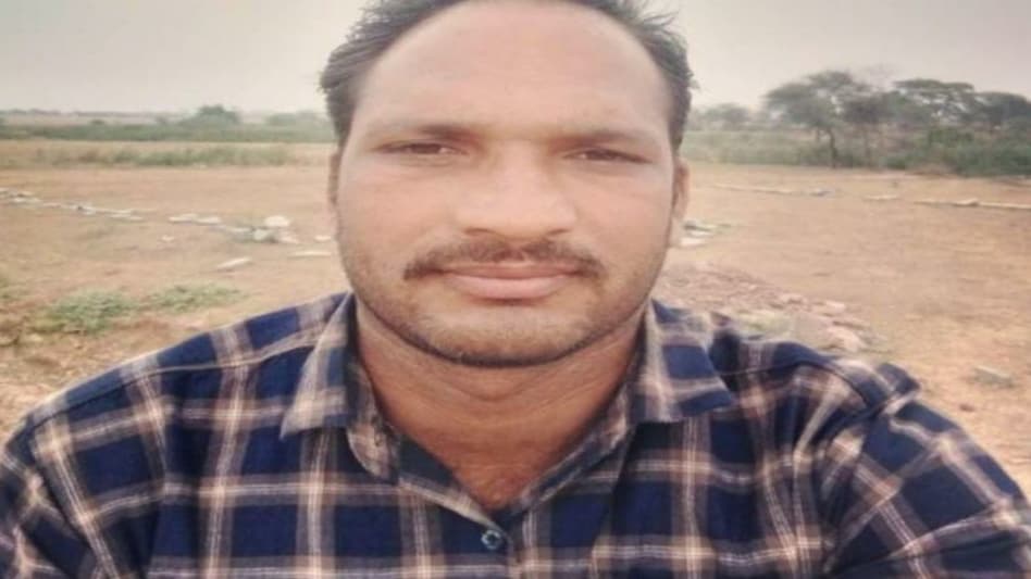 आंसुओं से भीगी एक चिट्ठी: 'मेरे पति को रिहा कर दो', अगवा इंजीनियर की बीवी की नक्सलियों से गुहार आंसुओं से भीगी एक चिट्ठी: 'मेरे पति को रिहा कर दो', अगवा इंजीनियर की बीवी की नक्सलियों से गुहार