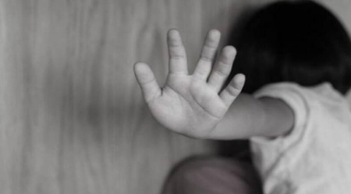 सूरत में 11 साल की बच्ची के साथ 2 पड़ोसियों ने किया रेप और फिर की हत्या CrimeTak