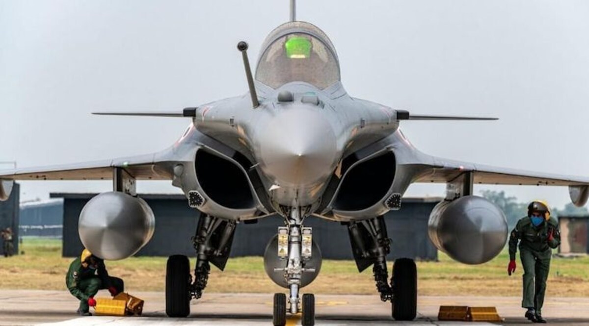 'राफेल' पर मुद्दों का इंजन हुआ गर्म, सवालों ने भरी उड़ान, इंडोनेशिया ने ख़रीदे भारत से सस्ते विमान CrimeTak