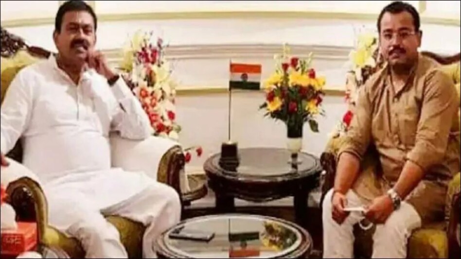 लखीमपुर खीरी.. कहीं 'भैया' की रंगबाज़ी चुनावी रंग फीका ना कर दे, चुनाव प्रचार से ग़ायब है पिता-पुत्र की जोड़ी! लखीमपुर खीरी.. कहीं 'भैया' की रंगबाज़ी चुनावी रंग फीका ना कर दे, चुनाव प्रचार से ग़ायब है पिता-पुत्...