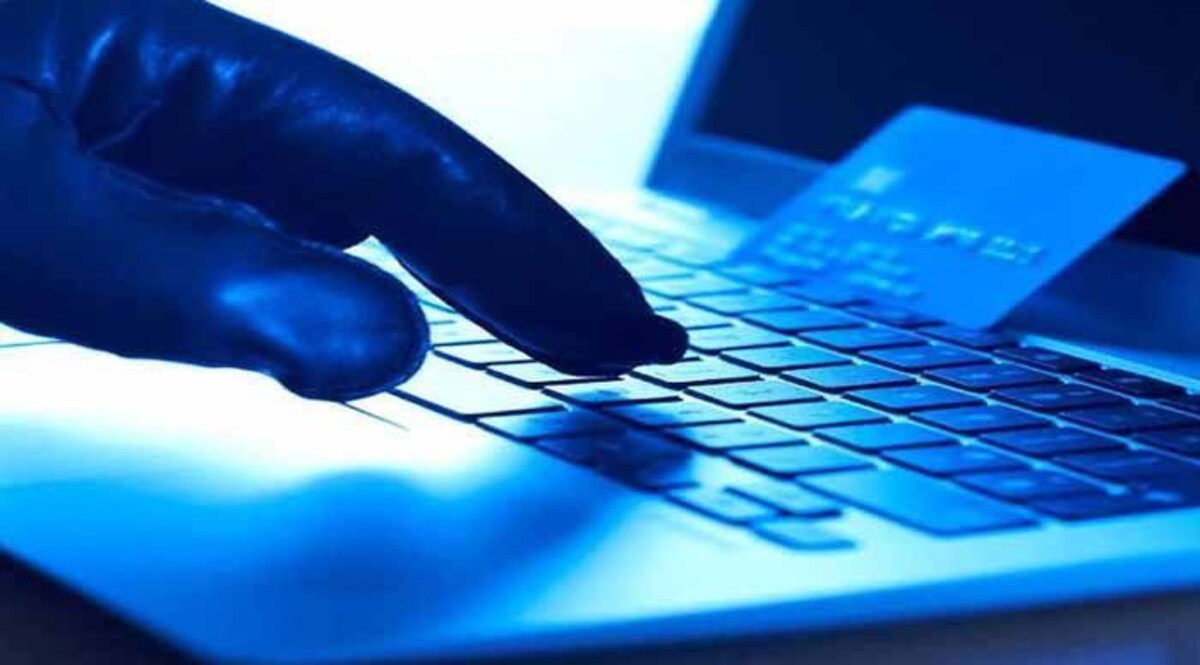 Facebook से दोस्ती के बाद सेना की पूर्व अफ़सर के साथ 1.92 करोड़ रुपये ऐसे ठग लिए CrimeTak