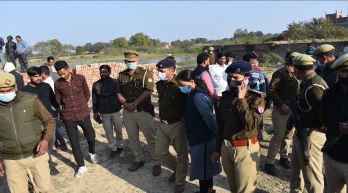 UP Unnao : पूर्व मंत्री के बेटे ने 22 साल की लड़की की हत्या कर 7 फीट गहरे गड्ढे में दफनाया CrimeTak