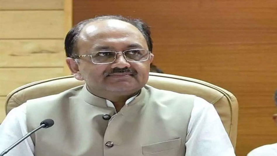 योगी सरकार के मंत्री पर ब्लेड से हमला! योगी सरकार के मंत्री पर ब्लेड से हमला!